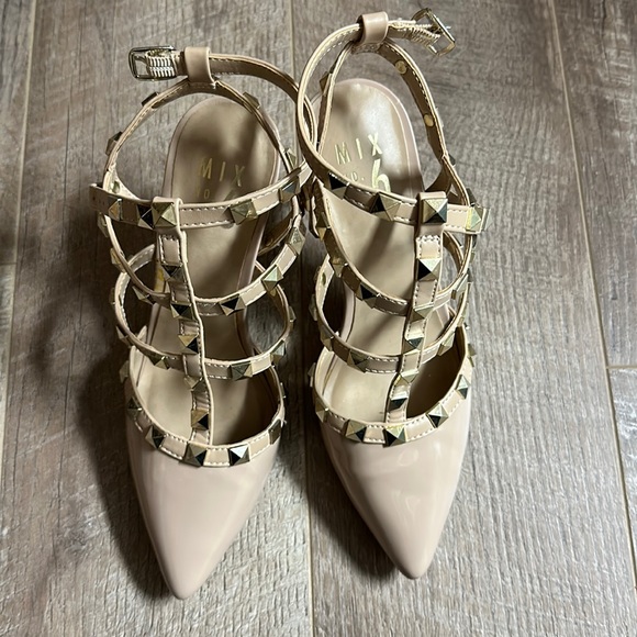 Mix no 6 Pumps - Picture 1 of 4